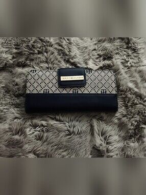 Tommy Hilfiger Navy & Cream Signature Wallet